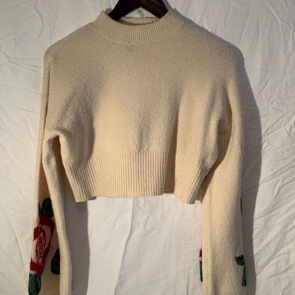 H&M Cropped Cream Rose Knit Sweater
